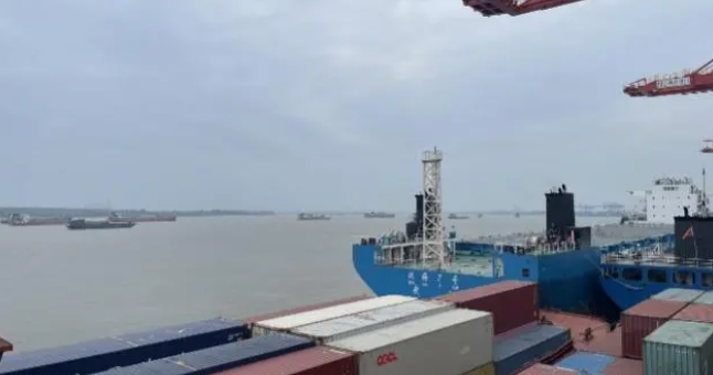 武汉阳逻集装箱港上半年完成集装箱吞吐量114万标箱